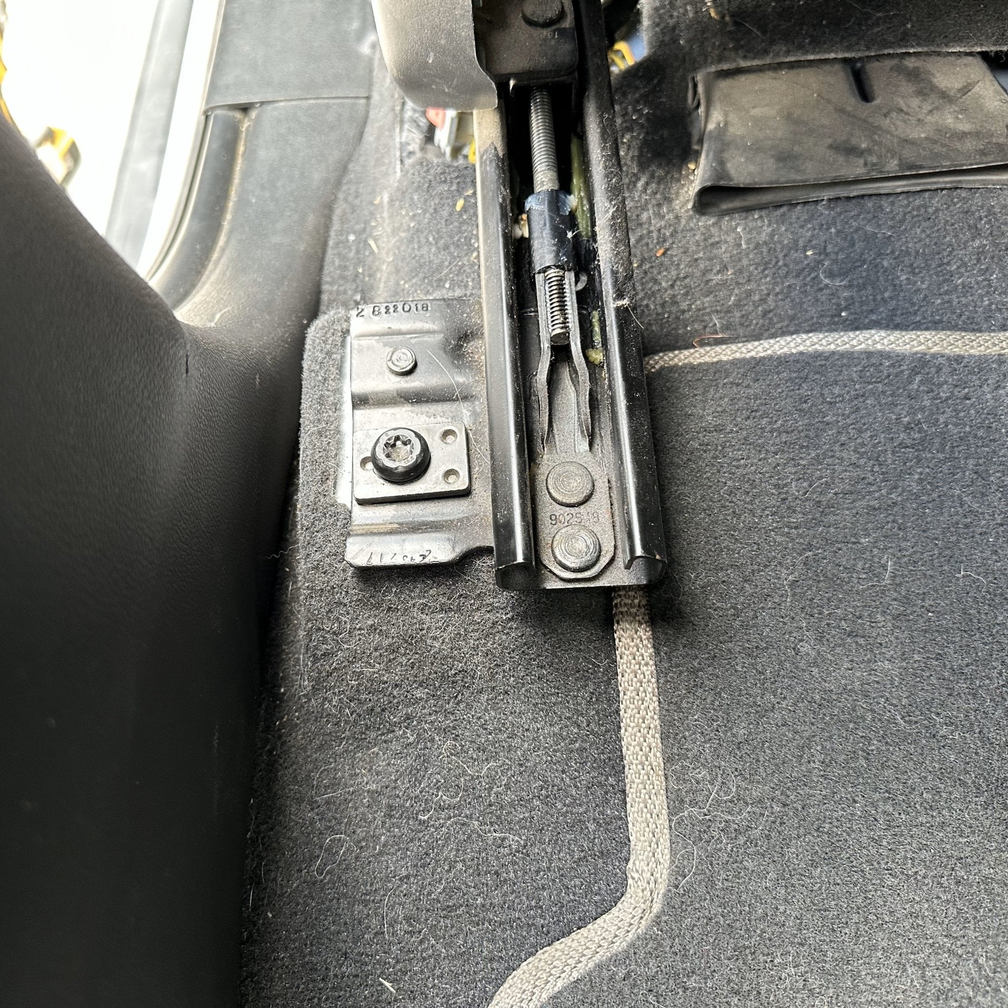 GM FRONT SEAT JACKERS® (SUBURBAN, TAHOE, AND YUKON) - Image 11