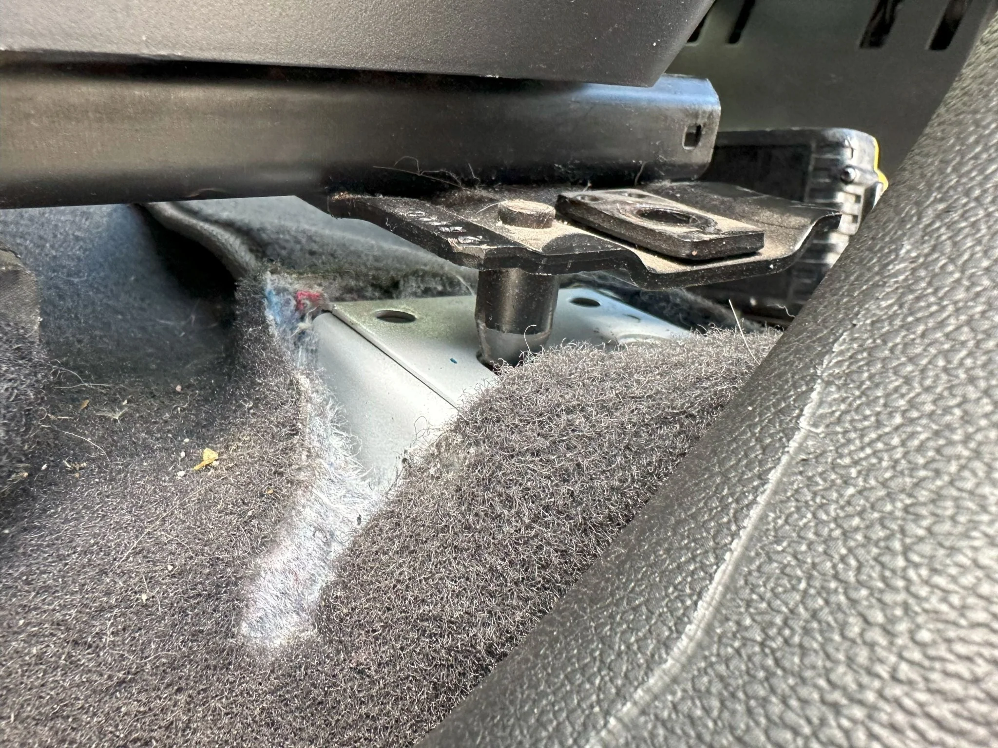 GM FRONT SEAT JACKERS® (SUBURBAN, TAHOE, AND YUKON) - Image 12