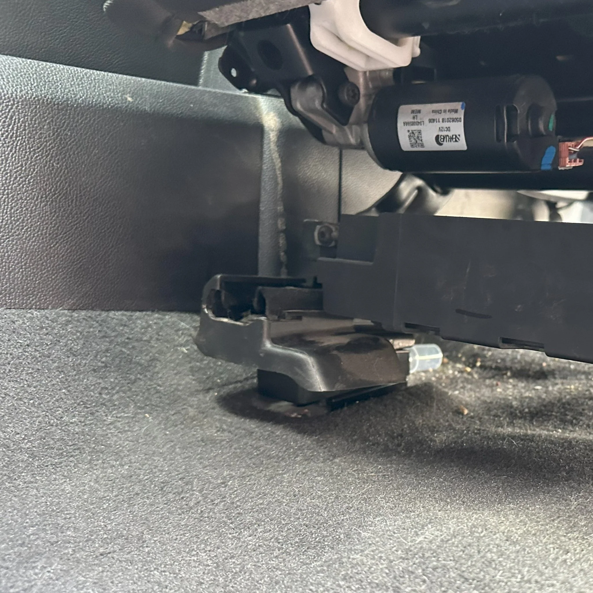 GM FRONT SEAT JACKERS® (SUBURBAN, TAHOE, AND YUKON) - Image 8