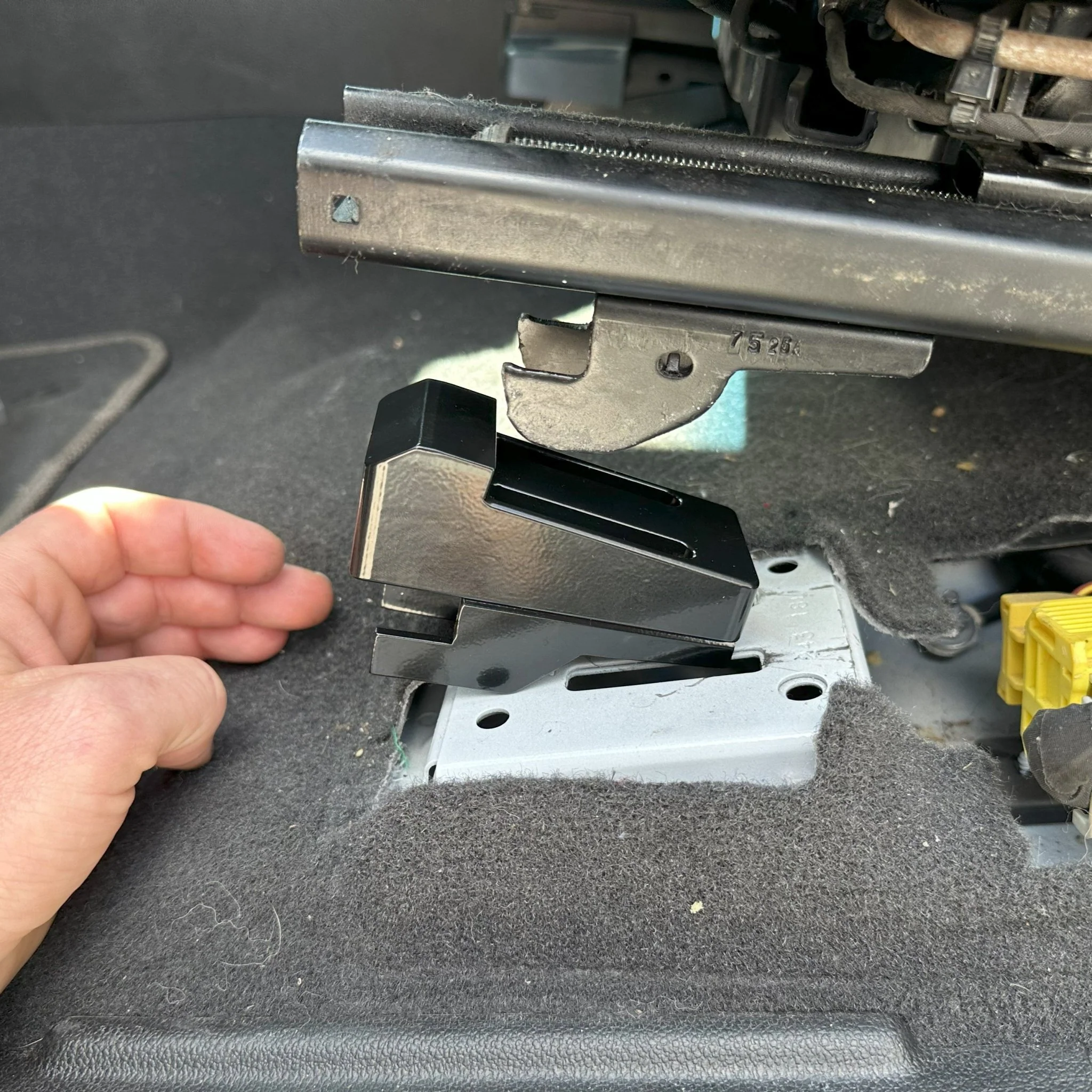 GM FRONT SEAT JACKERS® (COLORADO AND CANYON) - Image 9