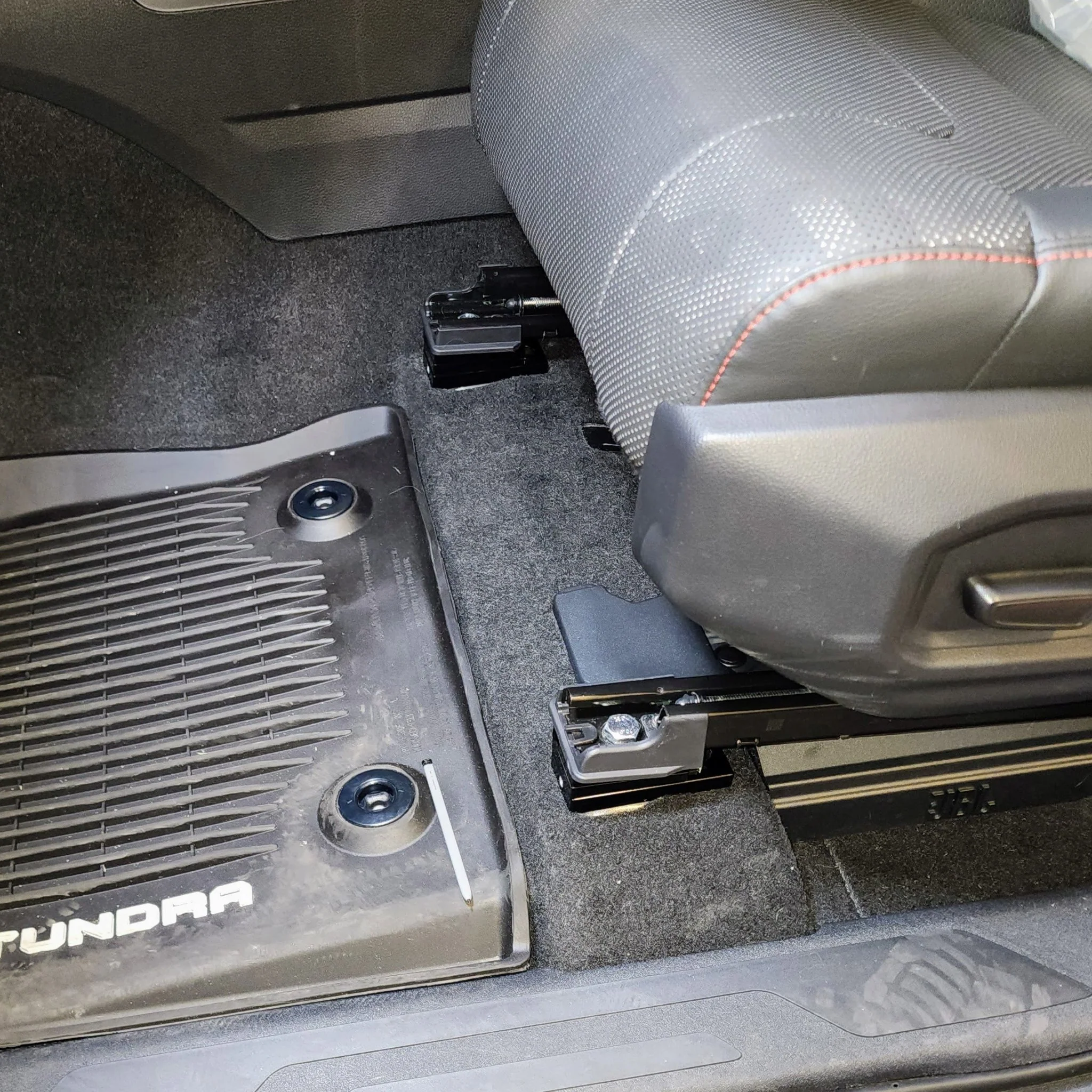 TOYOTA ADJUSTABLE FRONT SEAT JACKERS (TUNDRA, LAND CRUISER, AND 4RUNNER+) - Image 4